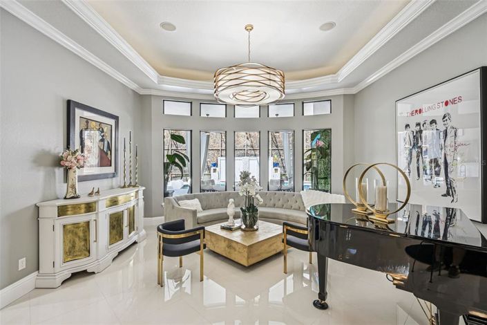 Image No.6-6 Bed Property for sale