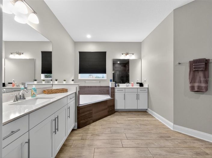 Image No.19-4 Bed Property for sale