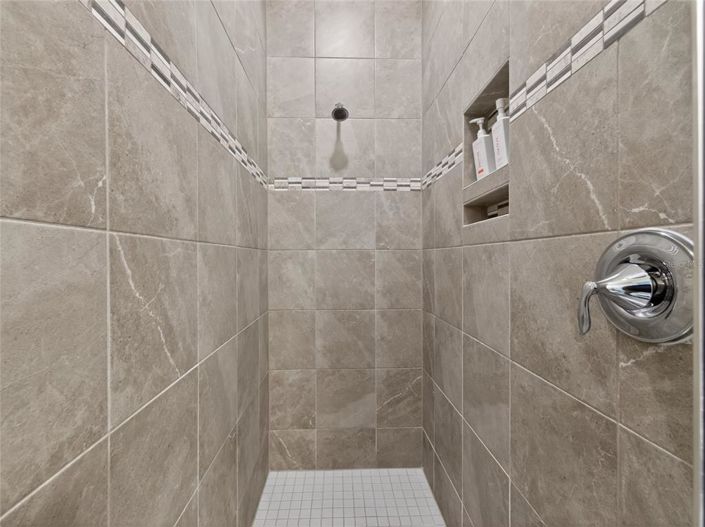 Image No.28-4 Bed Property for sale