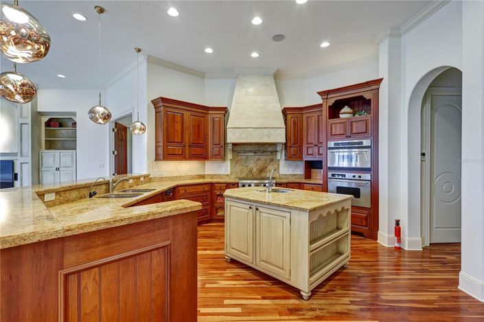 Image No.10-4 Bed Property for sale