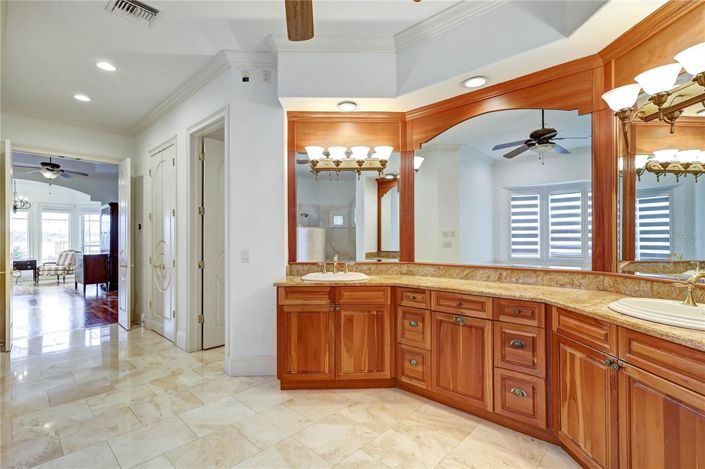 Image No.18-4 Bed Property for sale