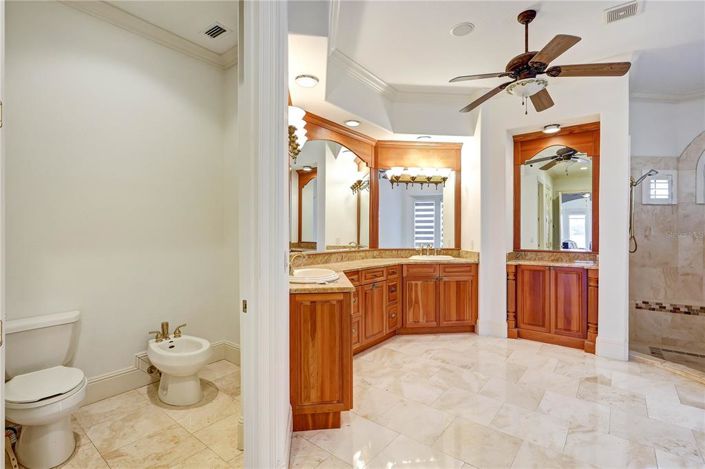 Image No.19-4 Bed Property for sale