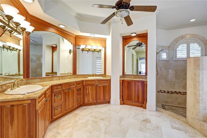 Image No.20-4 Bed Property for sale