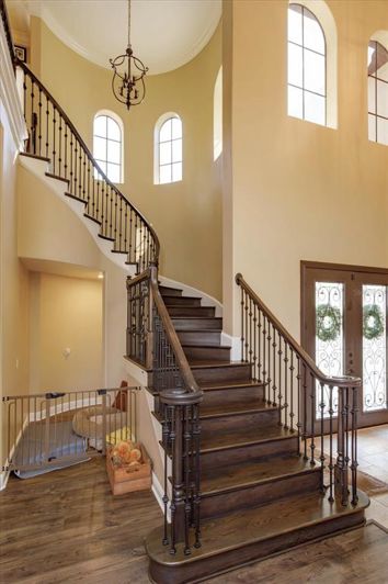 Image No.12-6 Bed Property for sale