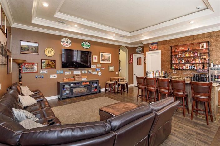 Image No.16-6 Bed Property for sale