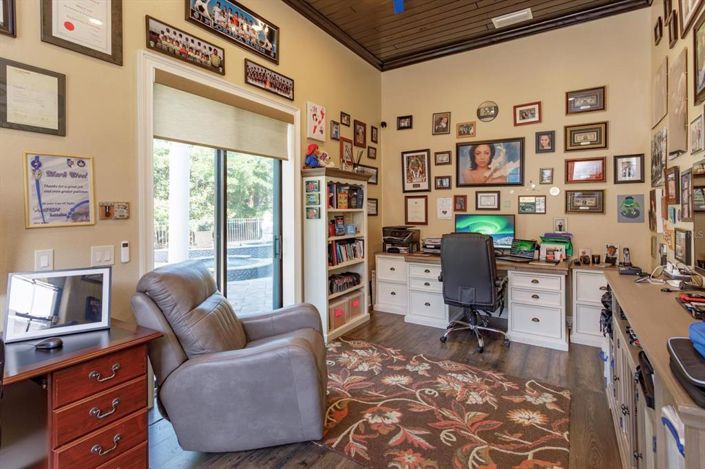 Image No.17-6 Bed Property for sale