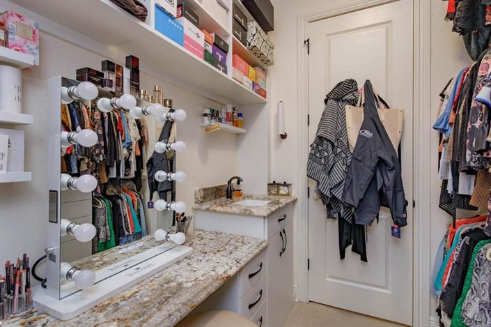 Image No.24-6 Bed Property for sale