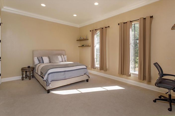 Image No.35-6 Bed Property for sale