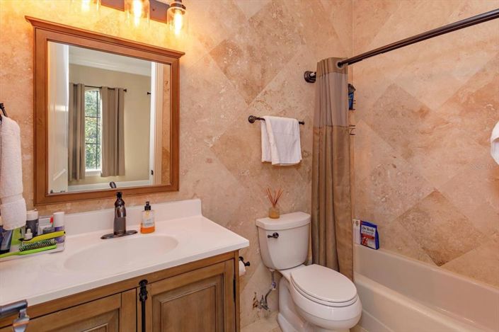 Image No.36-6 Bed Property for sale