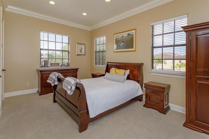 Image No.44-6 Bed Property for sale