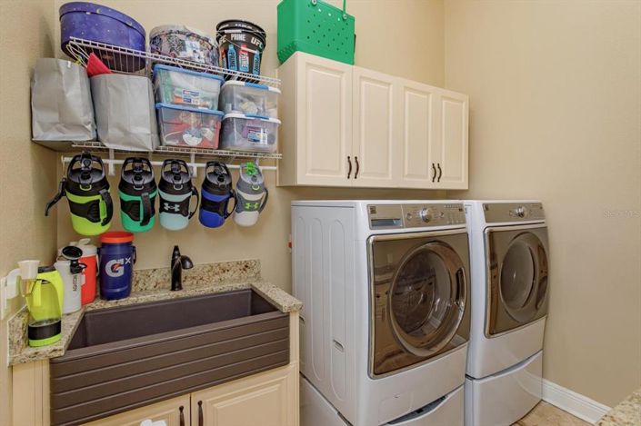 Image No.45-6 Bed Property for sale