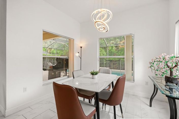 Image No.10-5 Bed Property for sale