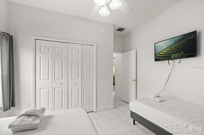 Image No.17-5 Bed Property for sale