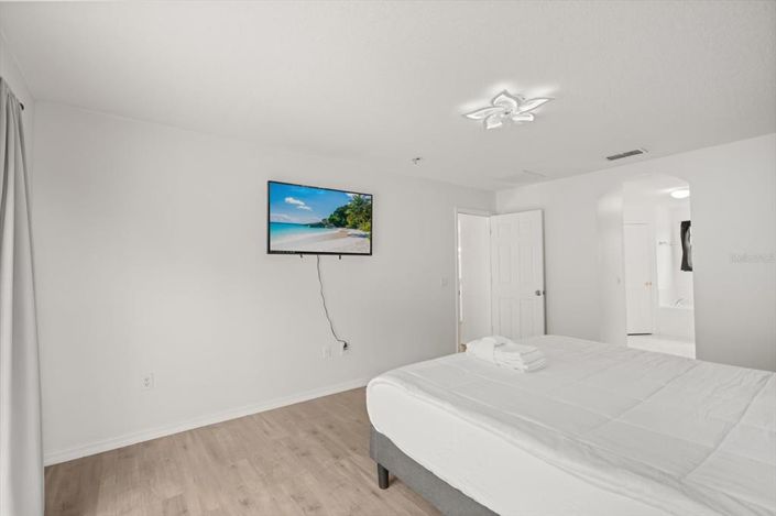 Image No.23-5 Bed Property for sale