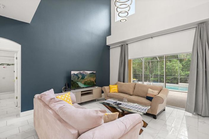 Image No.5-5 Bed Property for sale