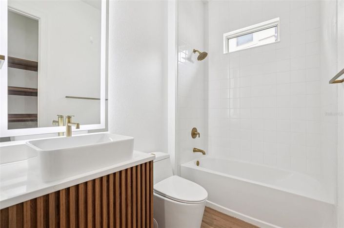 Image No.16-3 Bed Property for sale