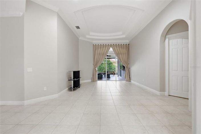 Image No.10-5 Bed Property for sale