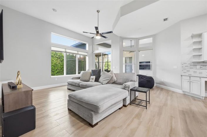 Image No.15-5 Bed Property for sale