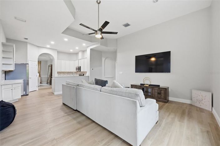 Image No.17-5 Bed Property for sale