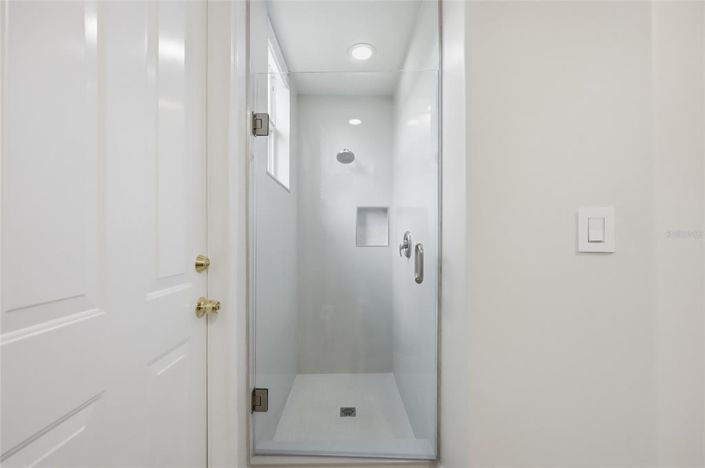 Image No.20-5 Bed Property for sale