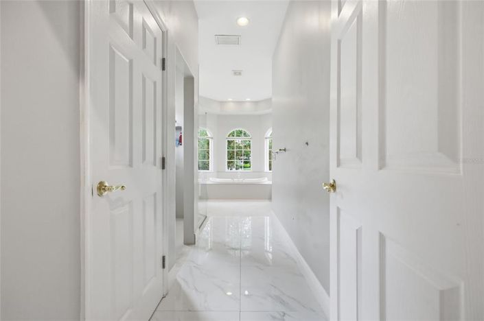 Image No.26-5 Bed Property for sale