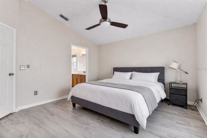 Image No.28-4 Bed Property for sale