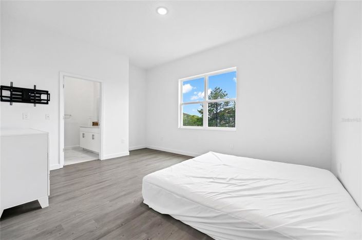 Image No.18-4 Bed Townhouse for sale