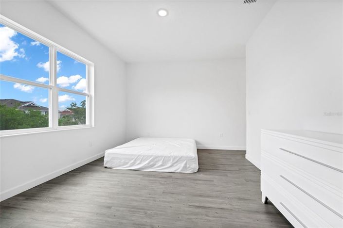 Image No.19-4 Bed Townhouse for sale