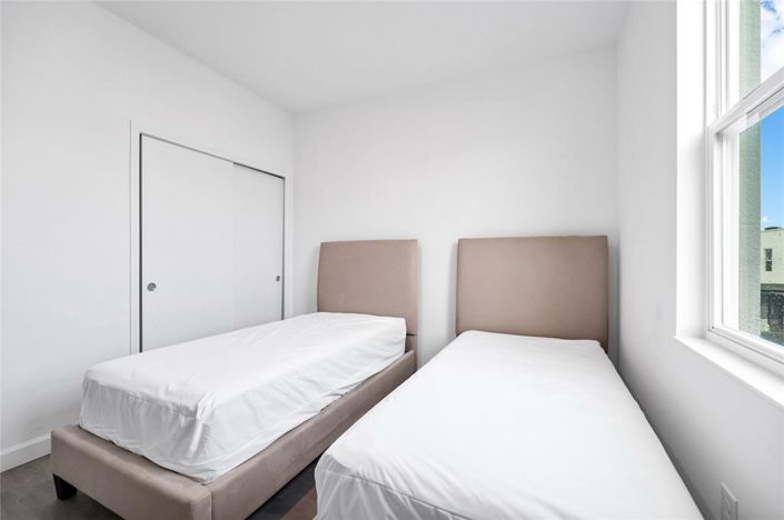 Image No.25-4 Bed Townhouse for sale