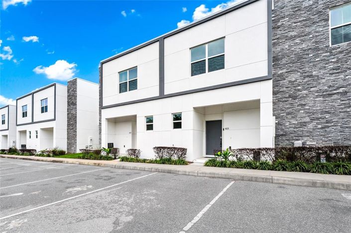 Image No.32-4 Bed Townhouse for sale