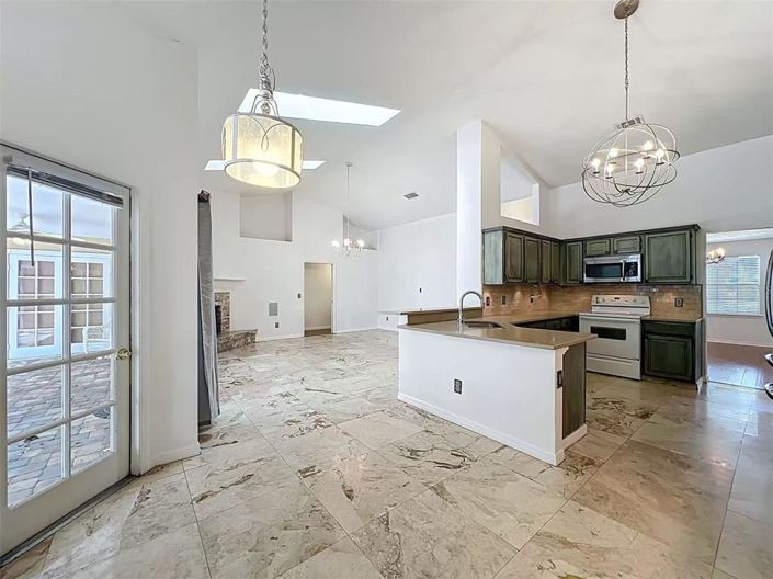 Image No.17-4 Bed Property for sale