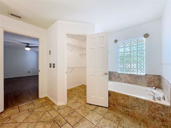 Image No.37-4 Bed Property for sale