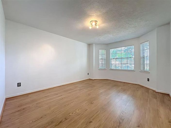 Image No.41-4 Bed Property for sale