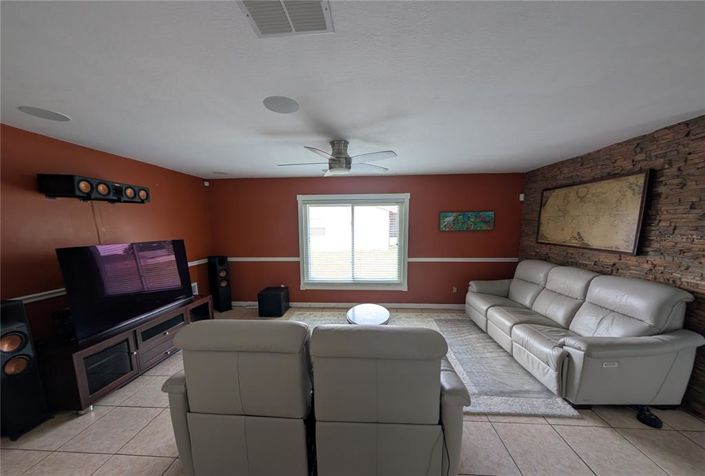 Image No.28-3 Bed Property for sale