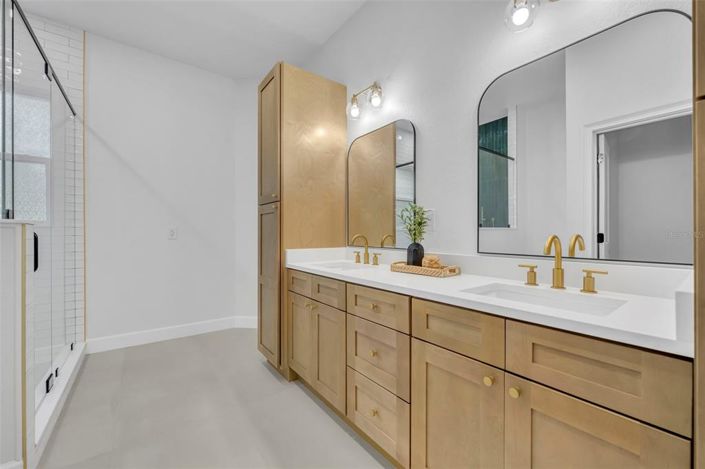 Image No.27-4 Bed Property for sale