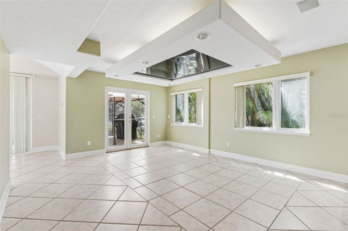 Image No.12-5 Bed Property for sale