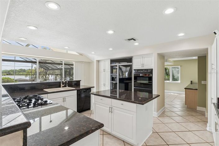 Image No.21-5 Bed Property for sale