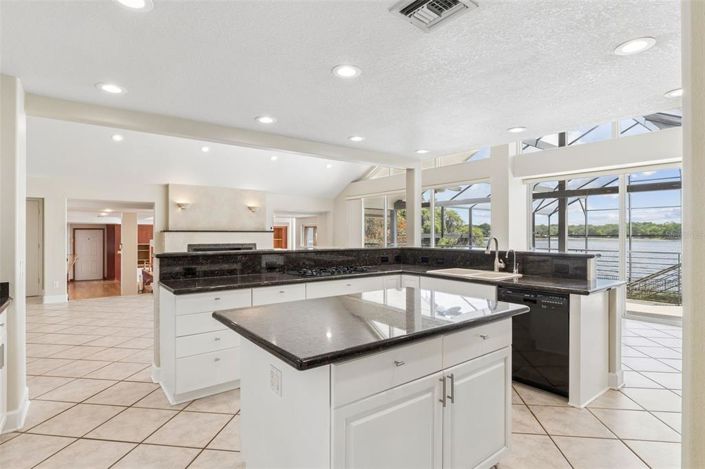 Image No.22-5 Bed Property for sale