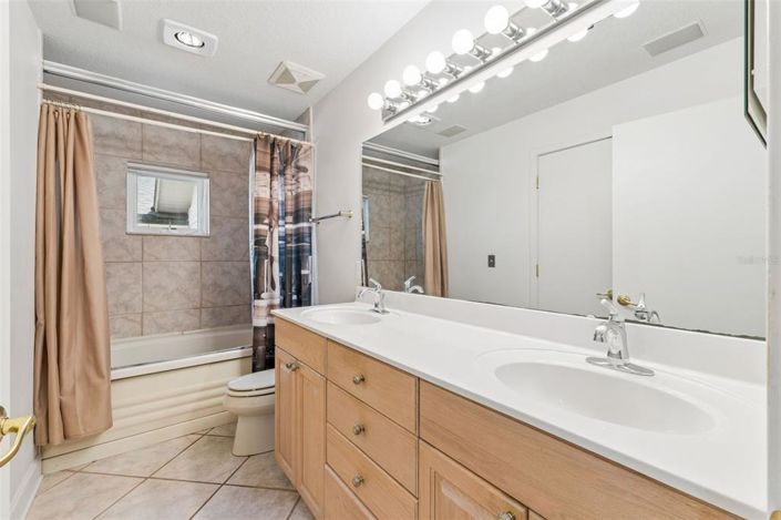 Image No.28-5 Bed Property for sale