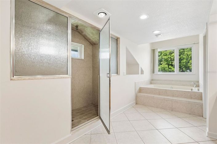 Image No.38-5 Bed Property for sale