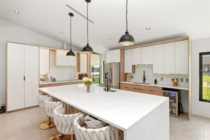 Image No.20-3 Bed Property for sale