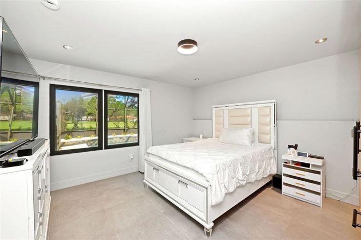 Image No.28-3 Bed Property for sale