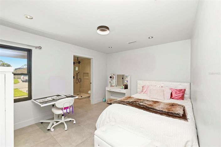 Image No.34-3 Bed Property for sale