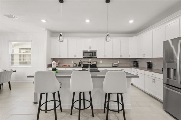 Image No.6-6 Bed Property for sale