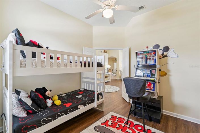 Image No.36-5 Bed Property for sale