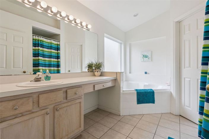 Image No.20-4 Bed Property for sale