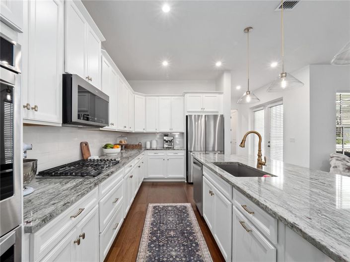 Image No.4-4 Bed Property for sale