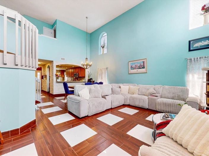 Image No.13-6 Bed Property for sale