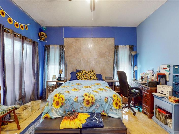 Image No.19-6 Bed Property for sale