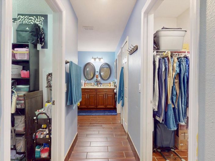 Image No.20-6 Bed Property for sale